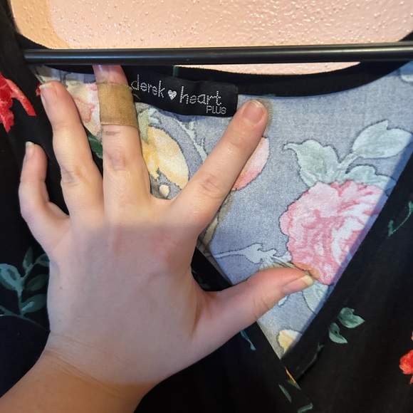 Derek Heart Spring floral peplum top 3x - Picture 3 of 4